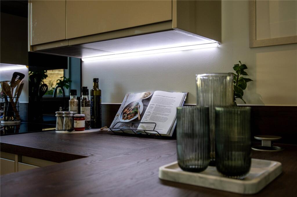 Apartment in Gloucester - View 5