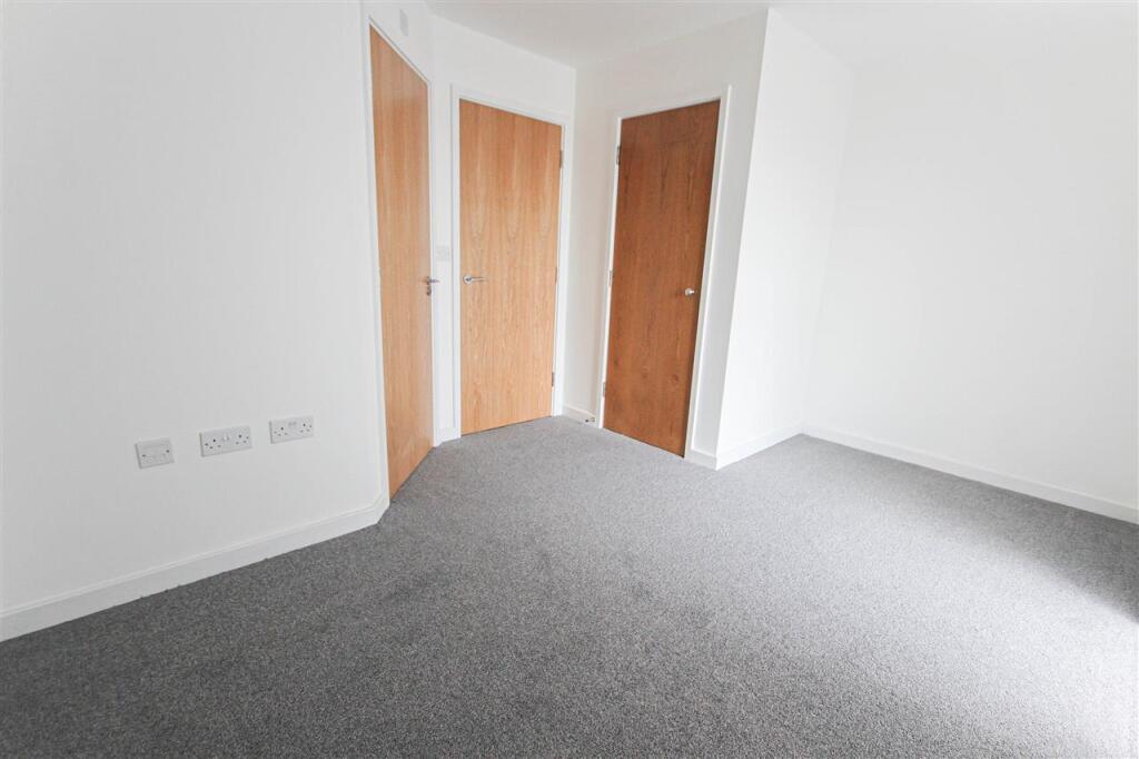 House in Southampton - More