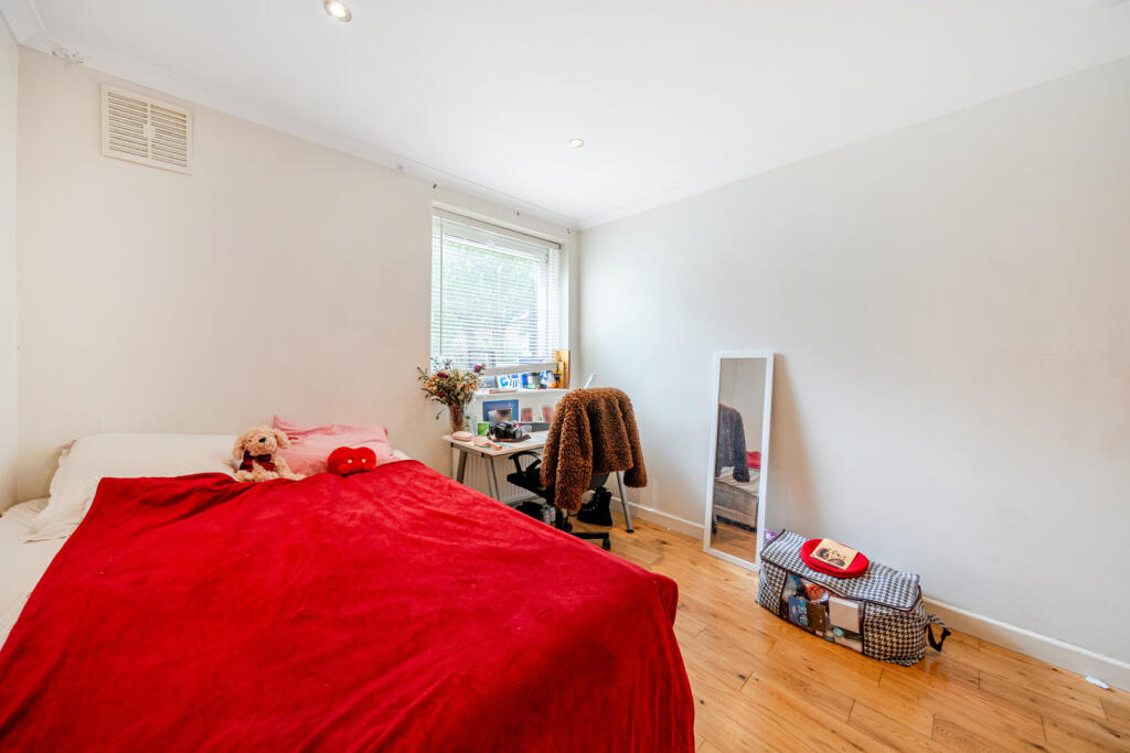 Apartment in London - More