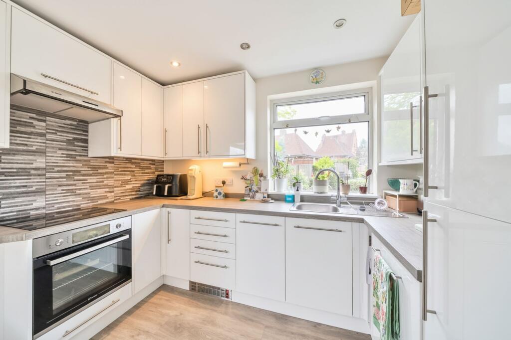 Tudor Close, Pinner, HA5 photo 3