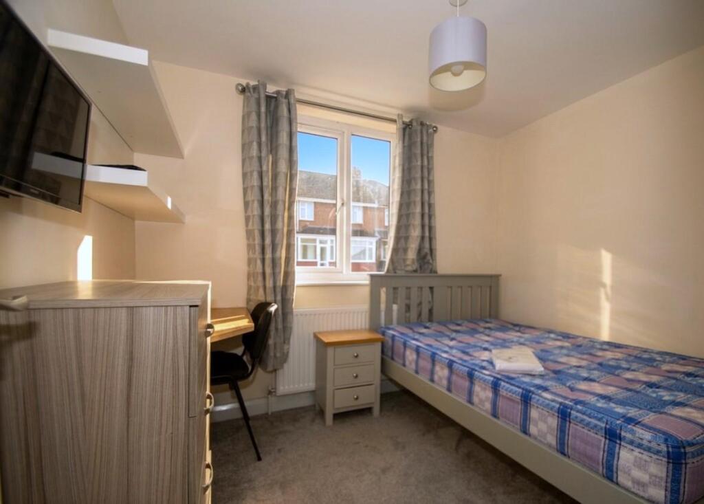 6 bedroom house for rent