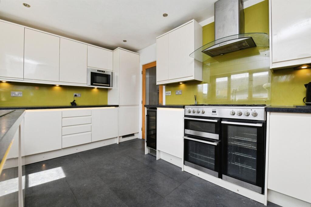 Main image of property: Newtons Close, Rainham