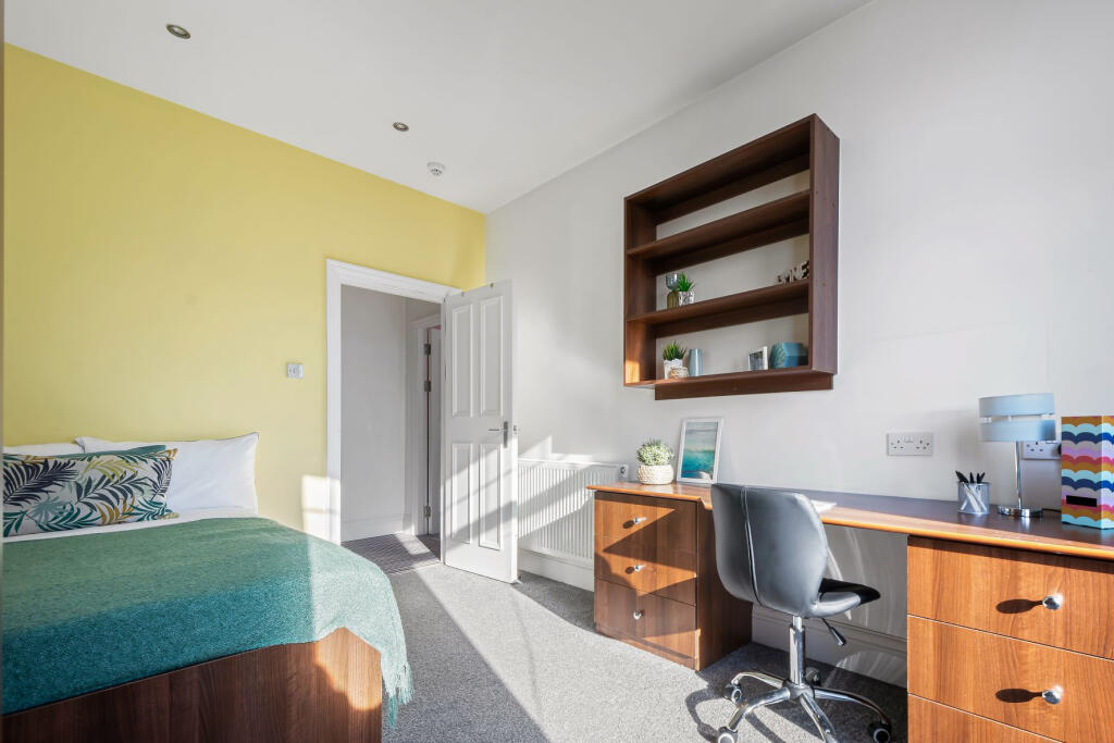 House in Leeds - View 5