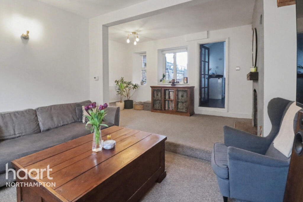House in Rushden, North Northamptonshire - More
