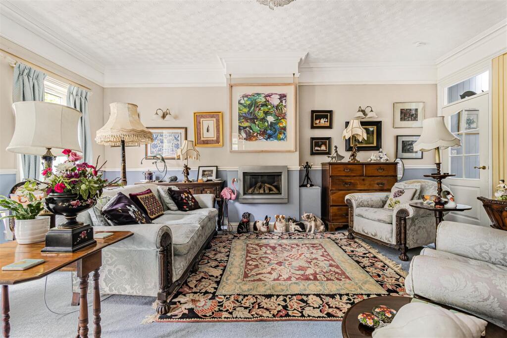 House in Uttlesford, Saffron Walden - More