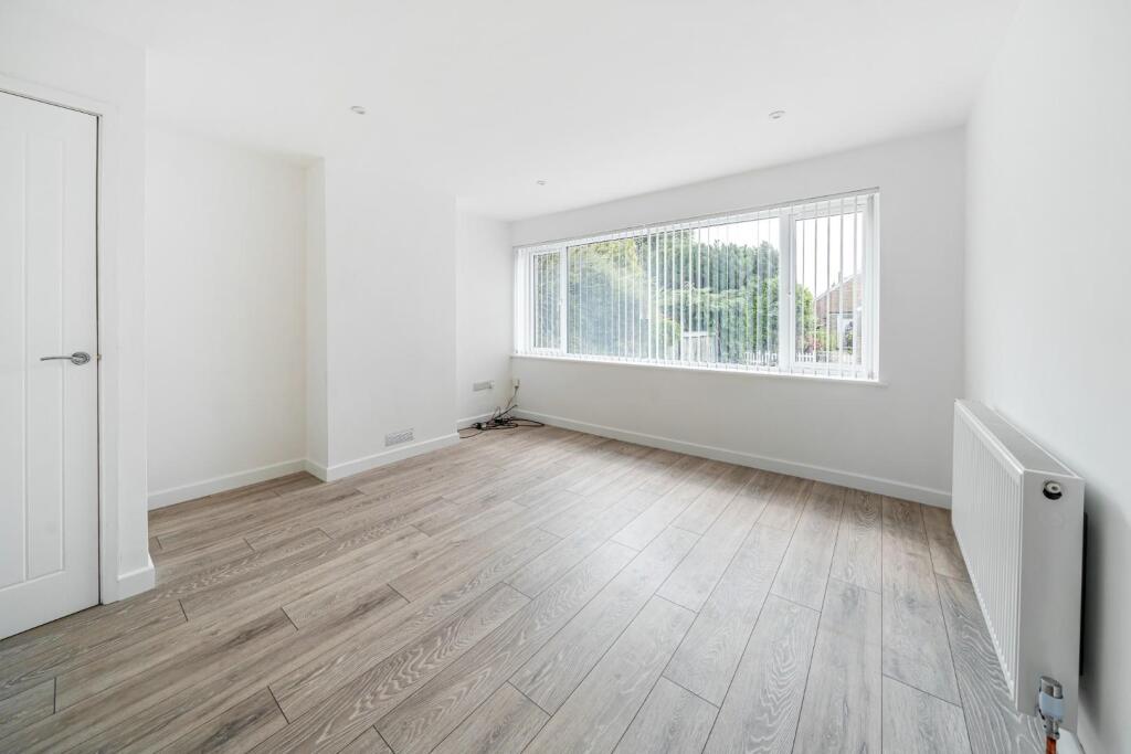 Nettlefield, Kennington, Ashford TN24 photo 3