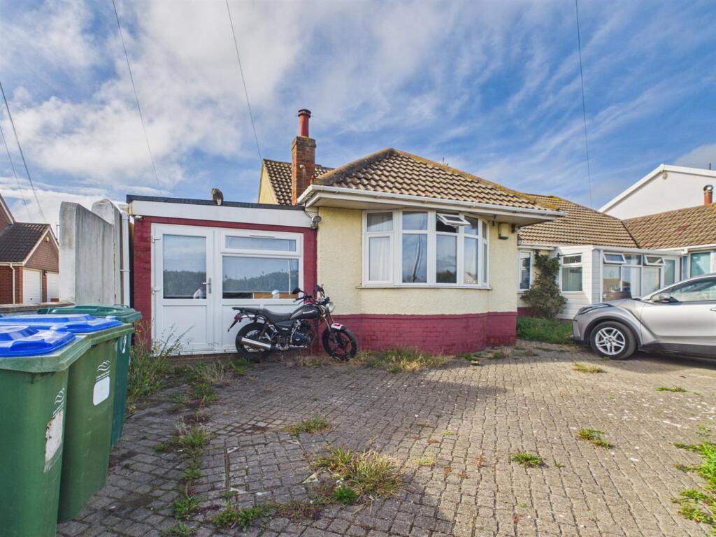 Rowe Avenue, Peacehaven photo 2
