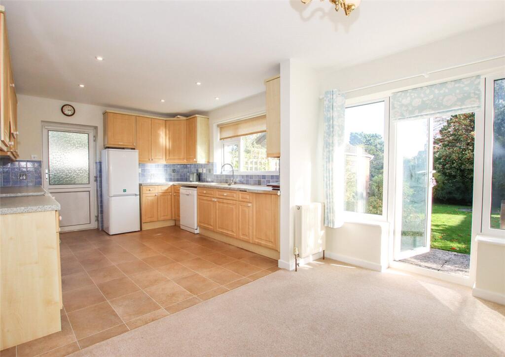 Springfield Close, Lymington, Hampshire, SO41 photo 4