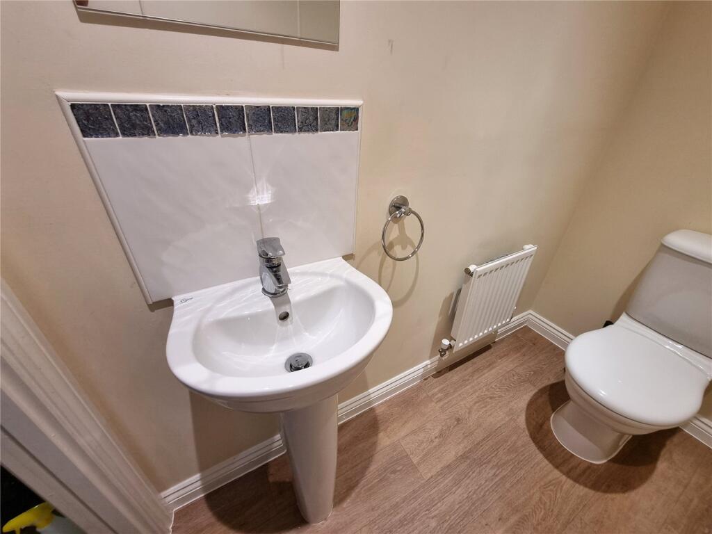5 bedroom end of terrace house for rent