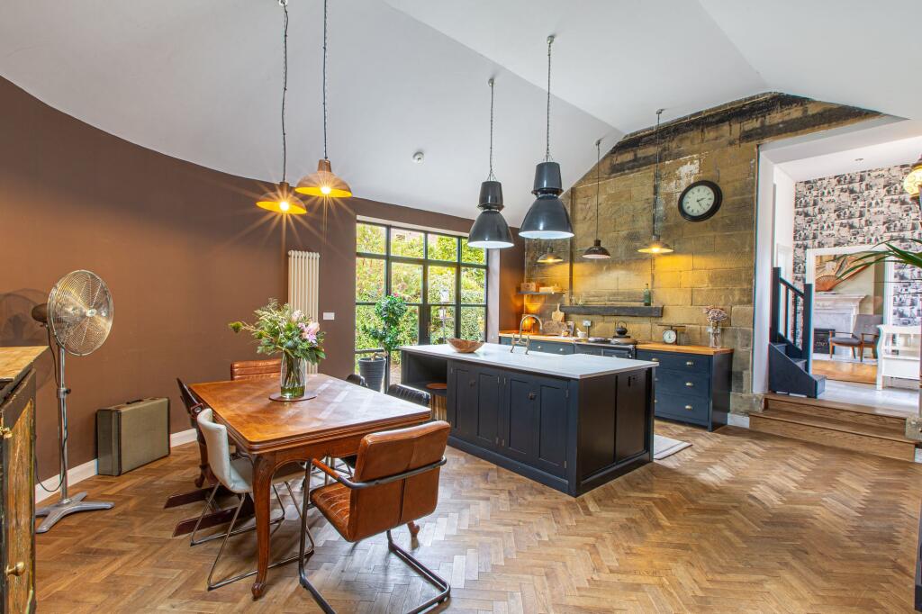 2-bed terraced on Gledhow Lane, Gledhow Hall Gledhow Lane, LS8, £500,000