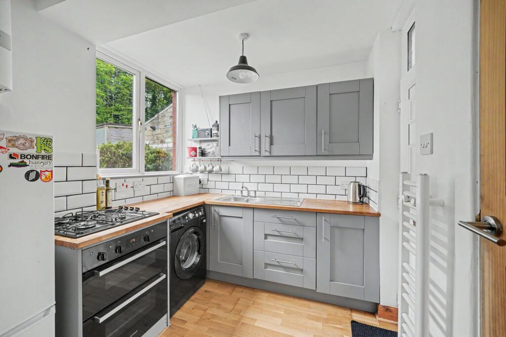 Close Hill Lane, Taylor Hill, Huddersfield - View 3