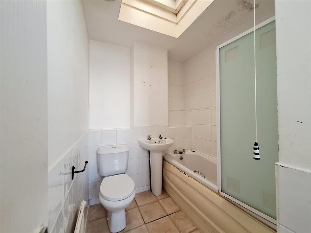 House in Lewes, Seaford - More