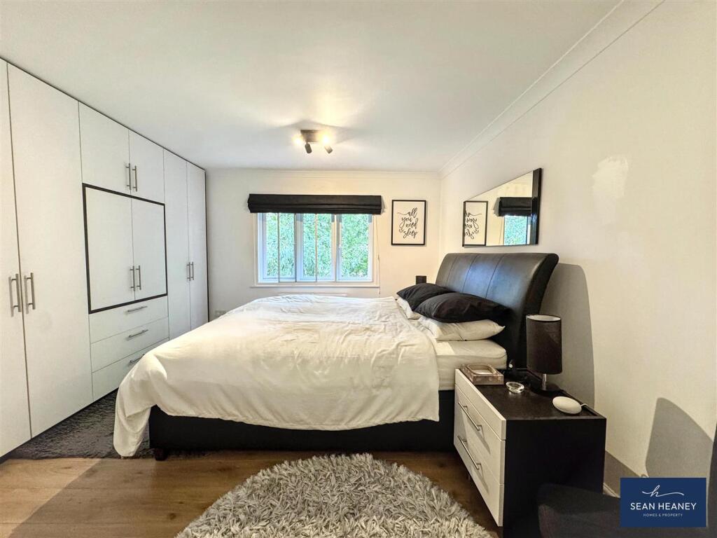 Apartment in Barnet, Hadley Wood - More