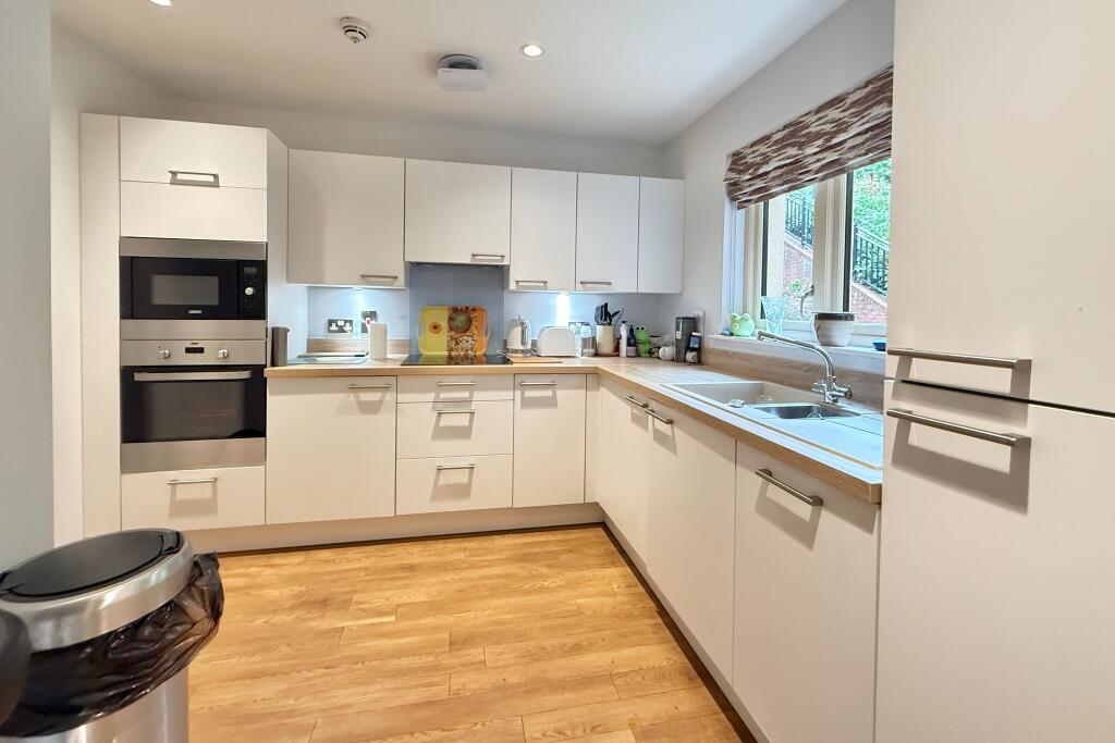 5 Gilman Court, Bishopstoke Park Retirement Village photo 2