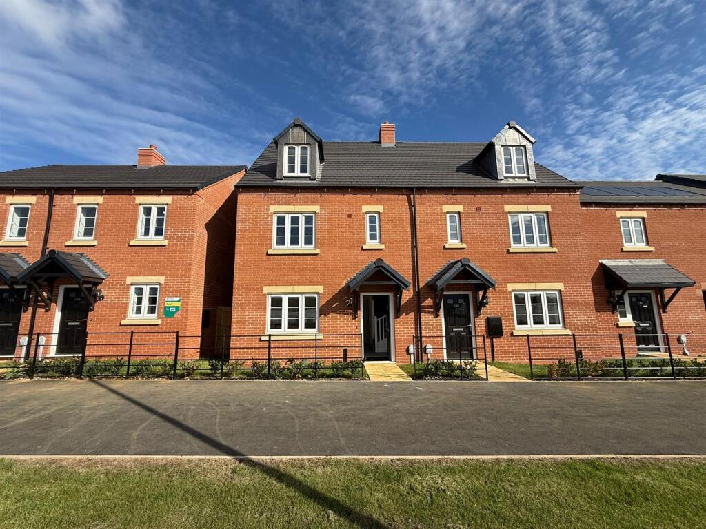 Main image of property: Wykham Park, Banbury, OX16