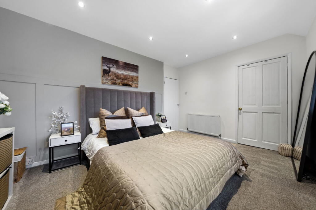 House in Birmingham, West Midlands - More