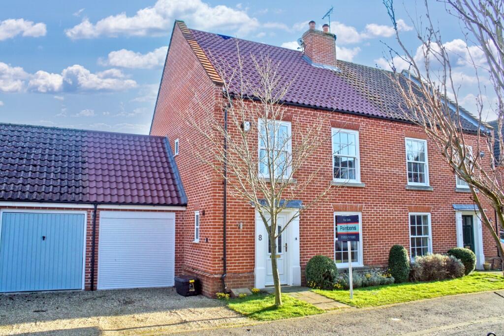 Main image of property: 8 Oaklands Crescent, Holt, Norfolk, NR25