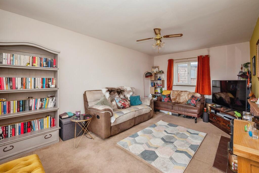 Stracey Road, Buxton, Norwich photo 4