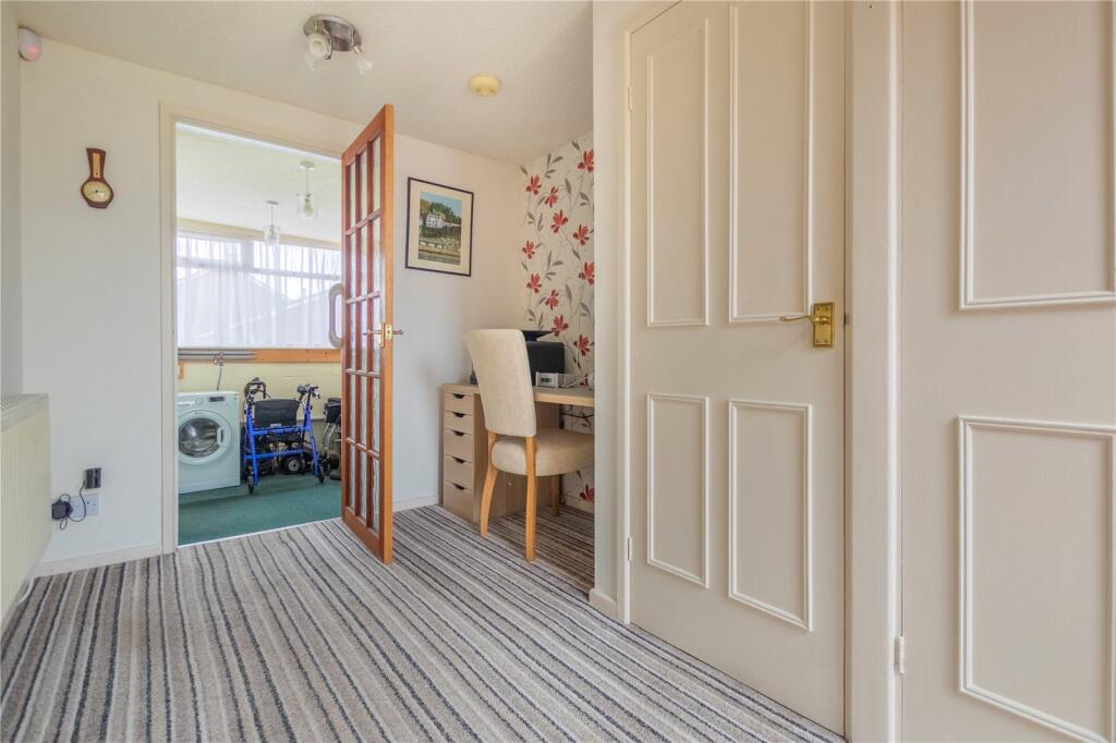 Edenfield Road, Norden, Rochdale, OL11 photo 5
