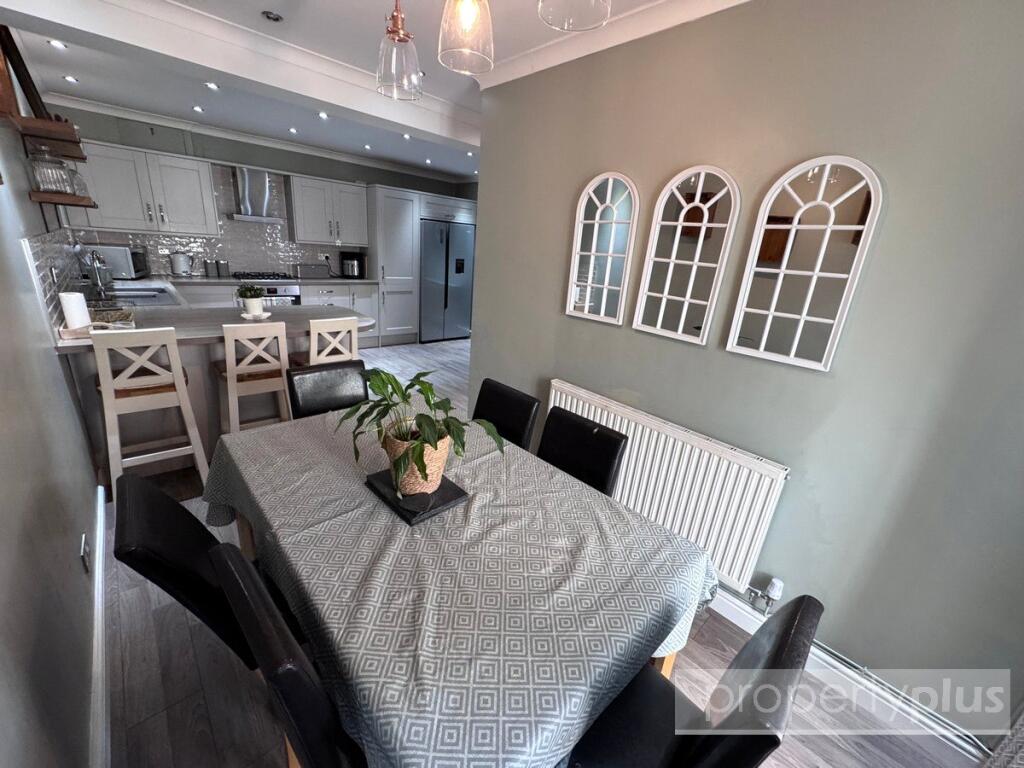 House in Ferndale, Blaenllechau - More