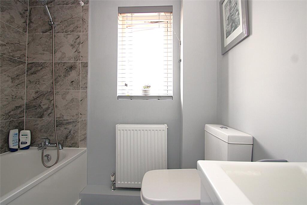 House in Elmbridge, Molesey - More