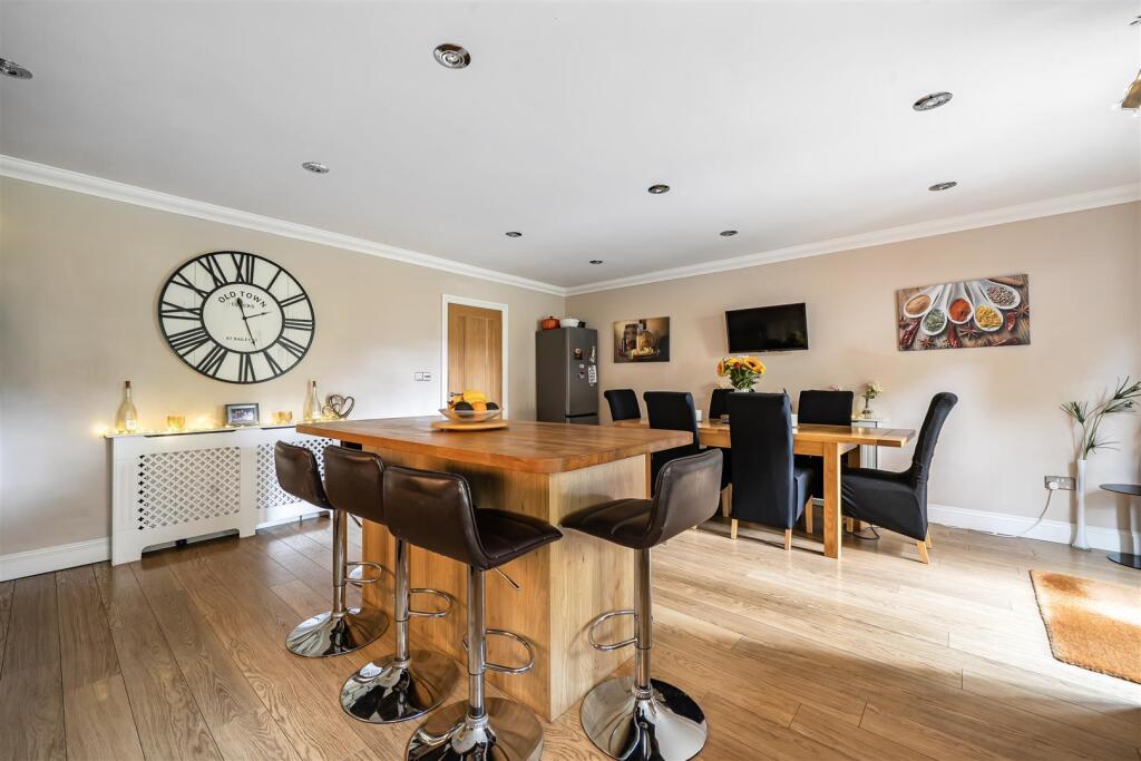 Sandhurst Road Crowthorne, Berkshire RG45 7HS - View 3