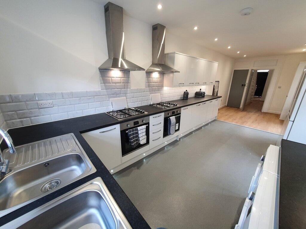 Main image of property: 39 Lawrence Road, Southsea, Portsmouth, Hampshire, PO5