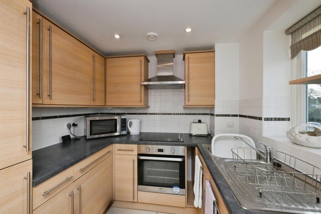 Apartment in East Hertfordshire, Ware - View 5