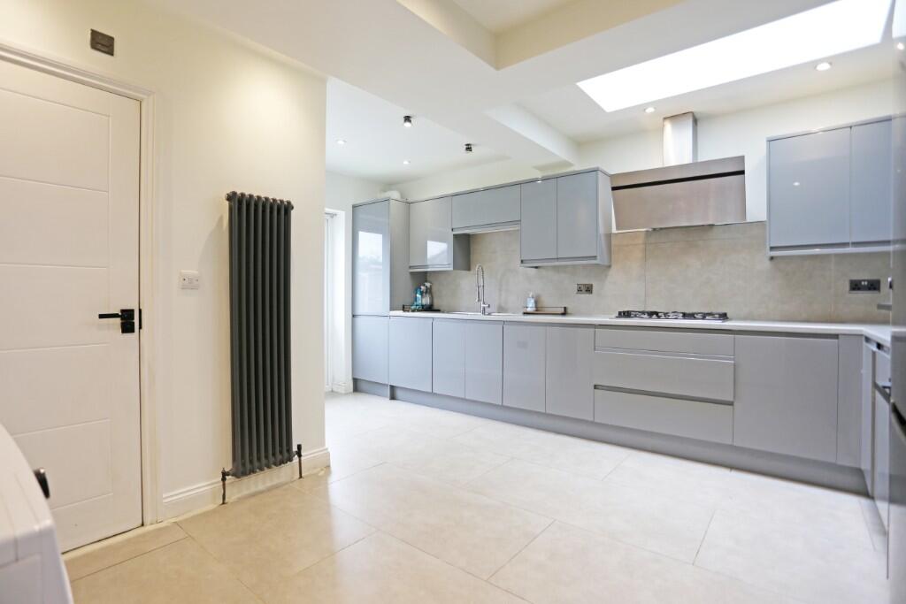 Kingston Road, Ilford, London, IG1 - View 3