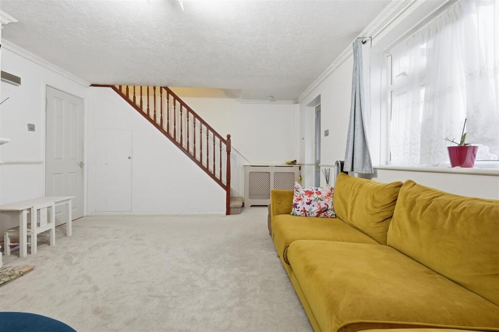 Bridle Close, Enfield – pohled 4