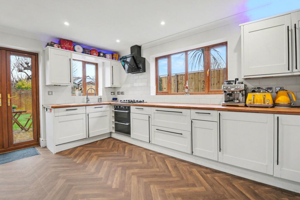 Green Lane, Bursledon, SO31 photo 3