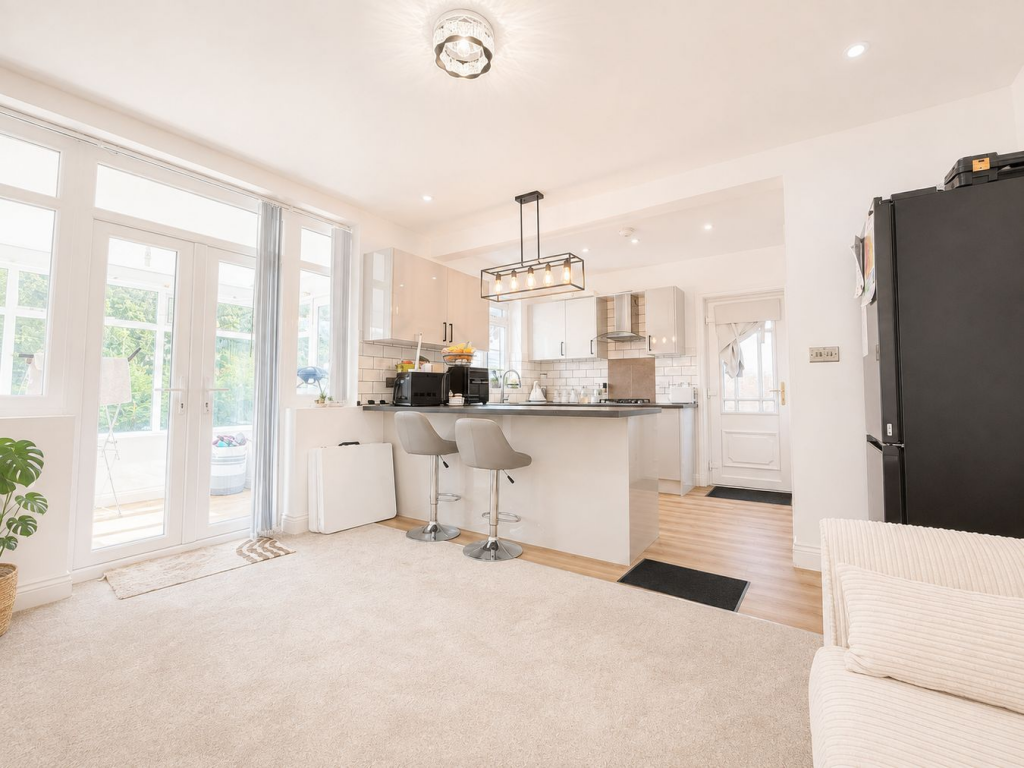 Trenance Drive, Shipley, BD18 photo 3