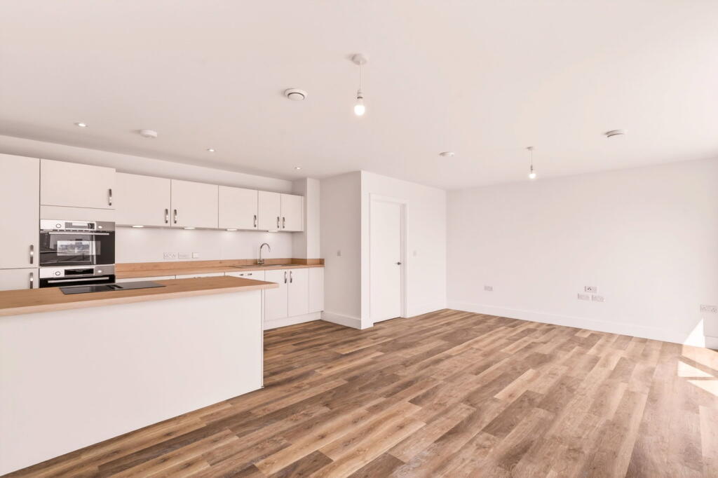 Lindfield Place, 18 Farncombe Road, Worthing, BN11 2FQ photo 4