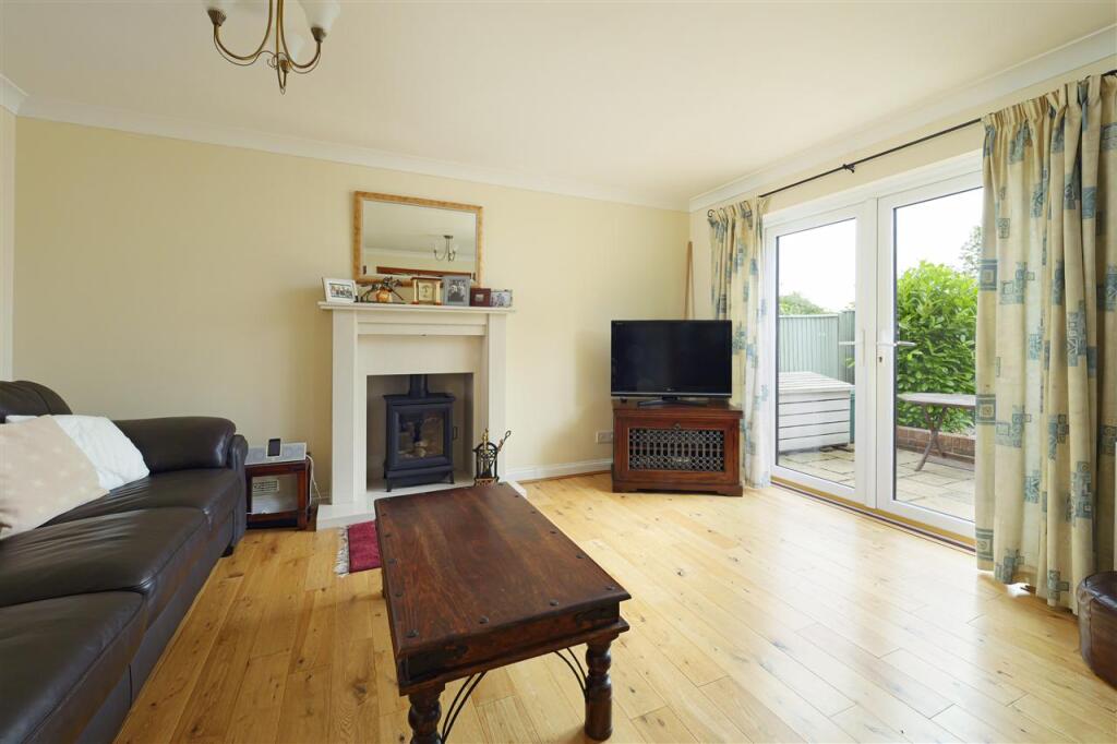 Bell Crescent, Burham photo 4