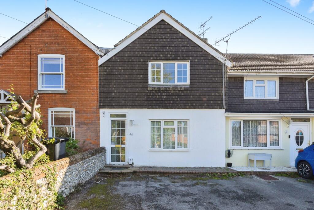 3-bed terraced on London Road, Horndean, Waterlooville, Hampshire, PO8, £300,000