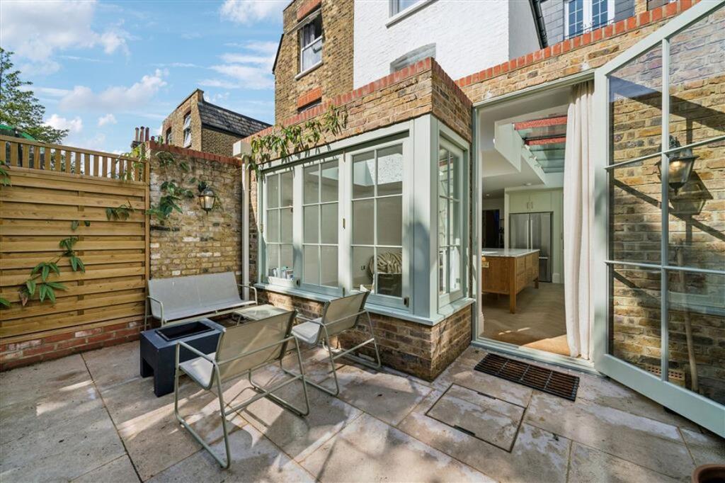 House in London, Mortlake - More