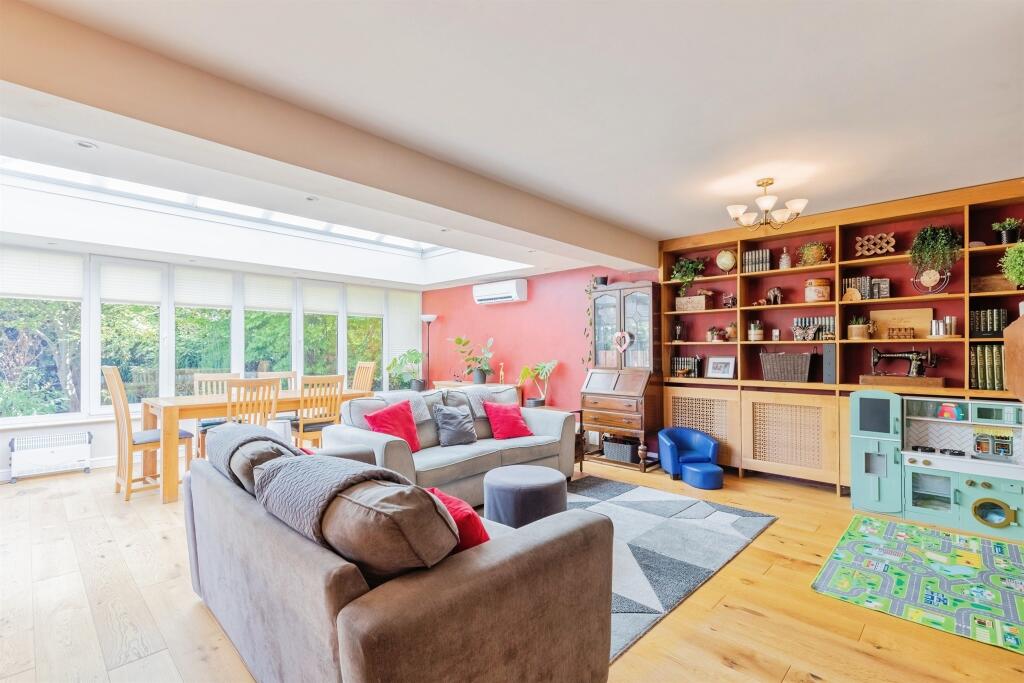 House in Hampton Magna, Budbrooke - View 4