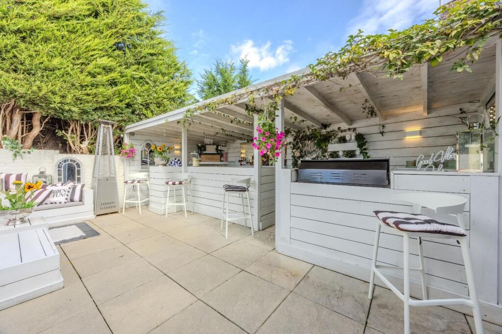 House in Rochford, Rayleigh - View 5