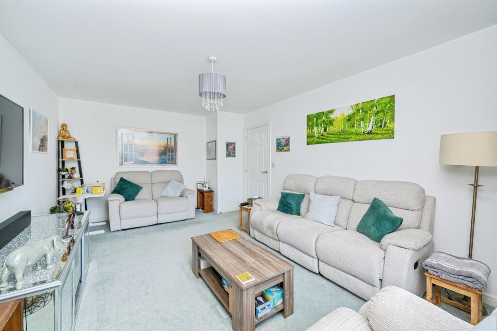 Allen Way, Fradley, Lichfield photo 4