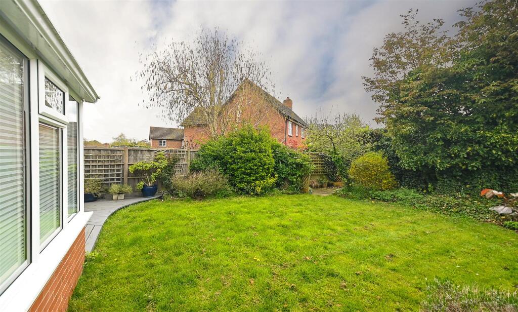 Alexandra Drive, Yoxall, DE13 photo 3
