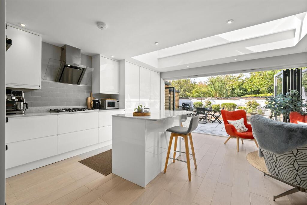 House in Stratford-on-Avon, Shottery, Stratford-upon-Avon - View 4