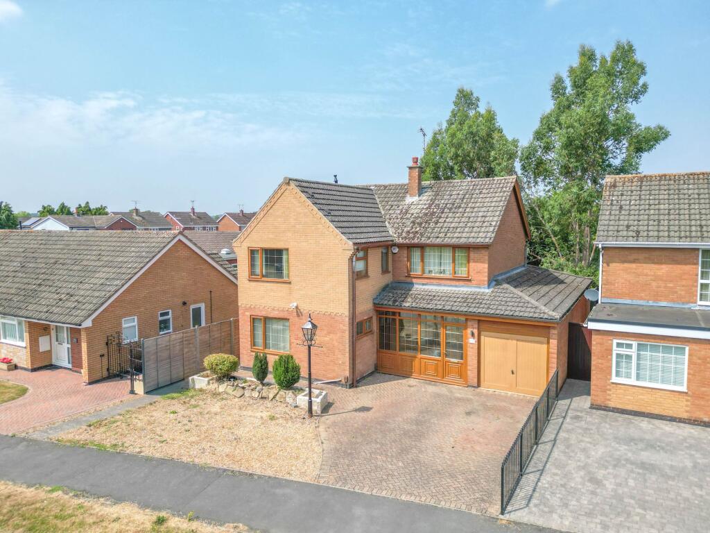 4-bed detached on Pallett Drive, Nuneaton, CV11, £425,000