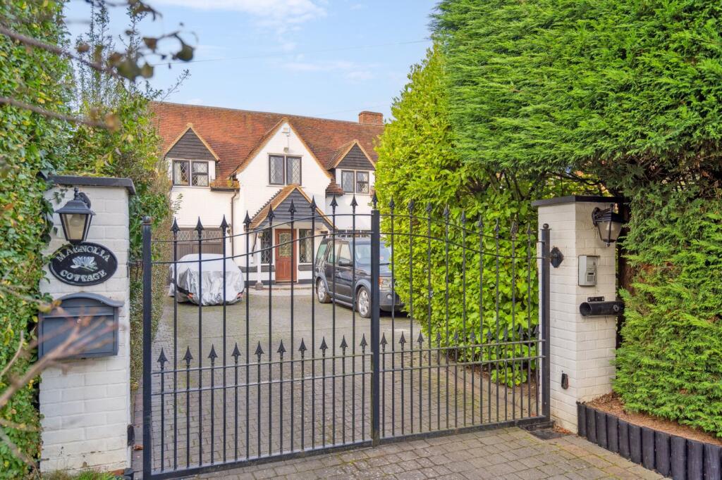 Main image of property: Elm Close, Farnham Common, SL2