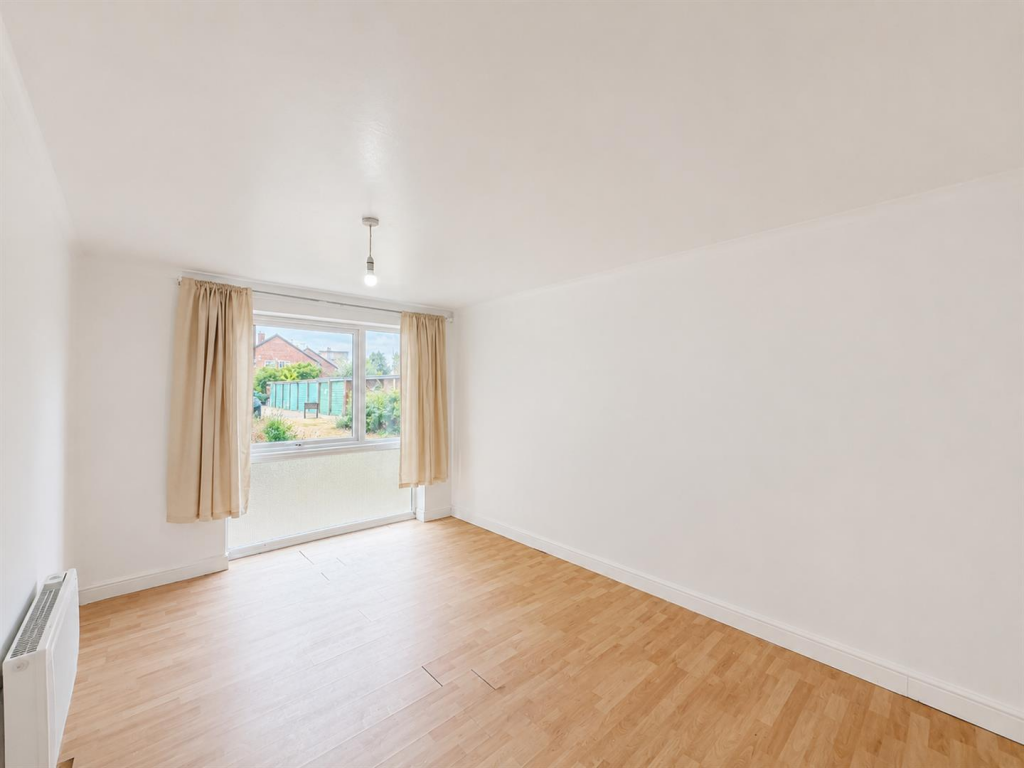Apartment in Southall - View 4