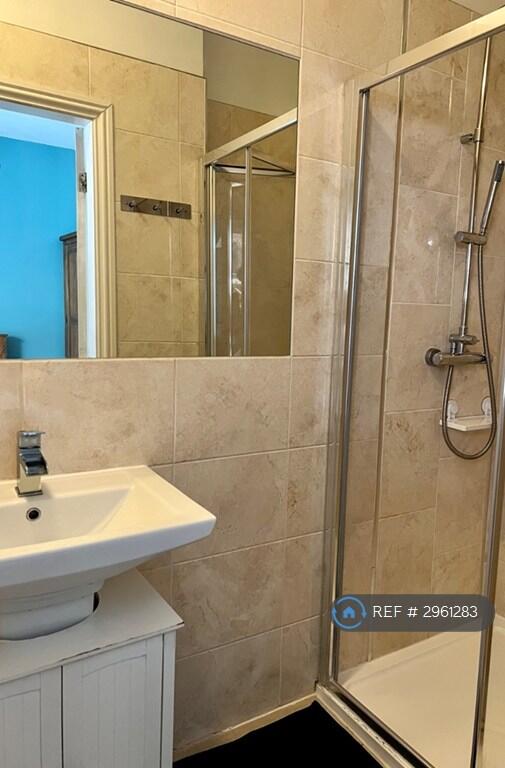 Apartment in Hull - View 4