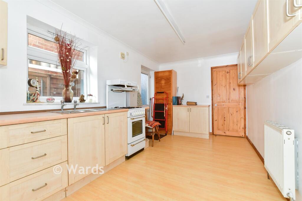 House in Tonbridge and Malling, East Malling and Larkfield - More