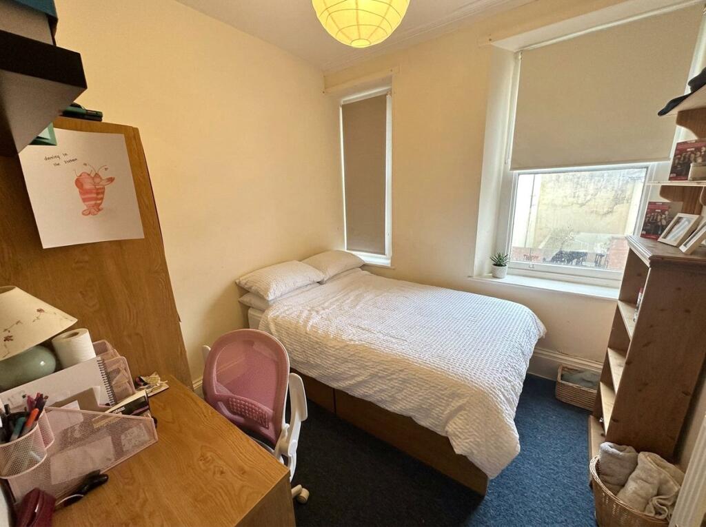 6 bedroom house for rent
