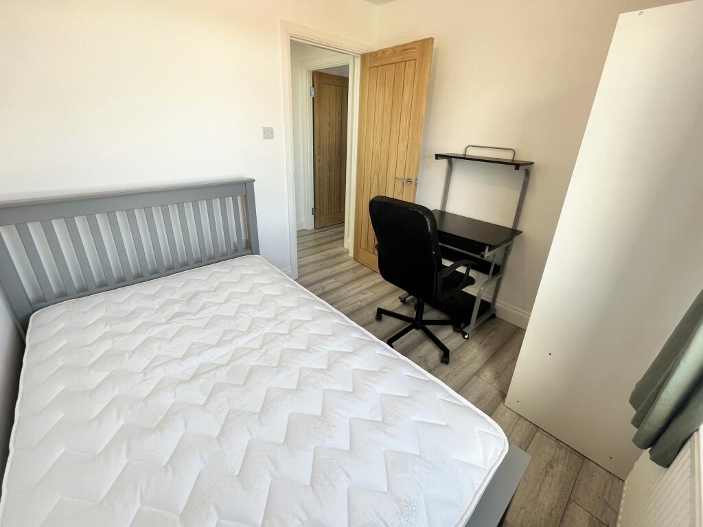 4 bedroom end of terrace house for rent