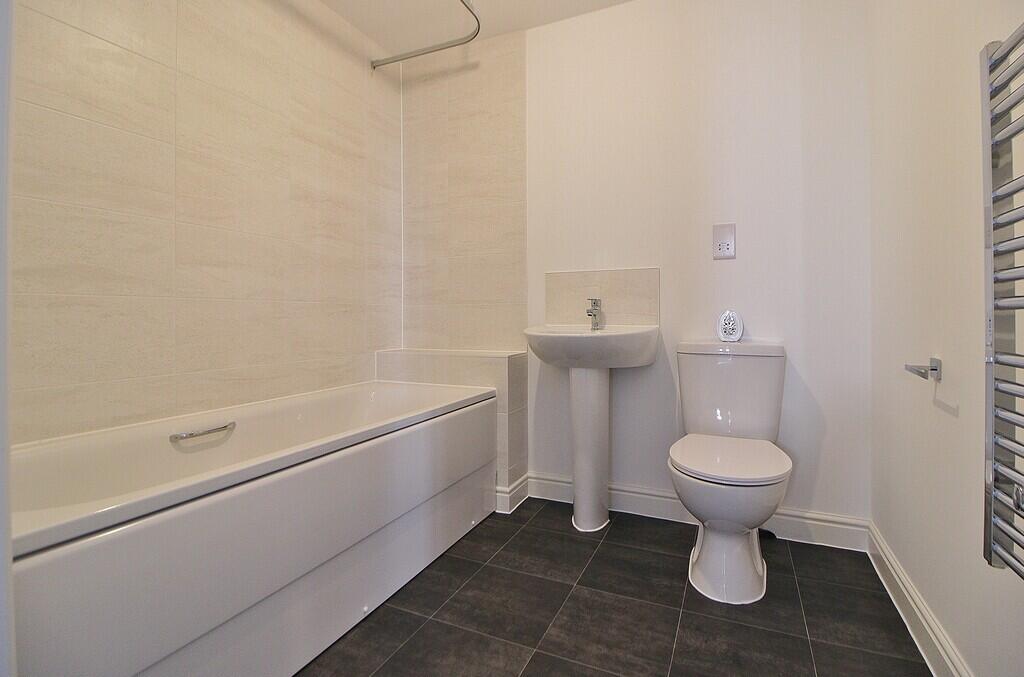 Apartment in Winchester, Newlands - More
