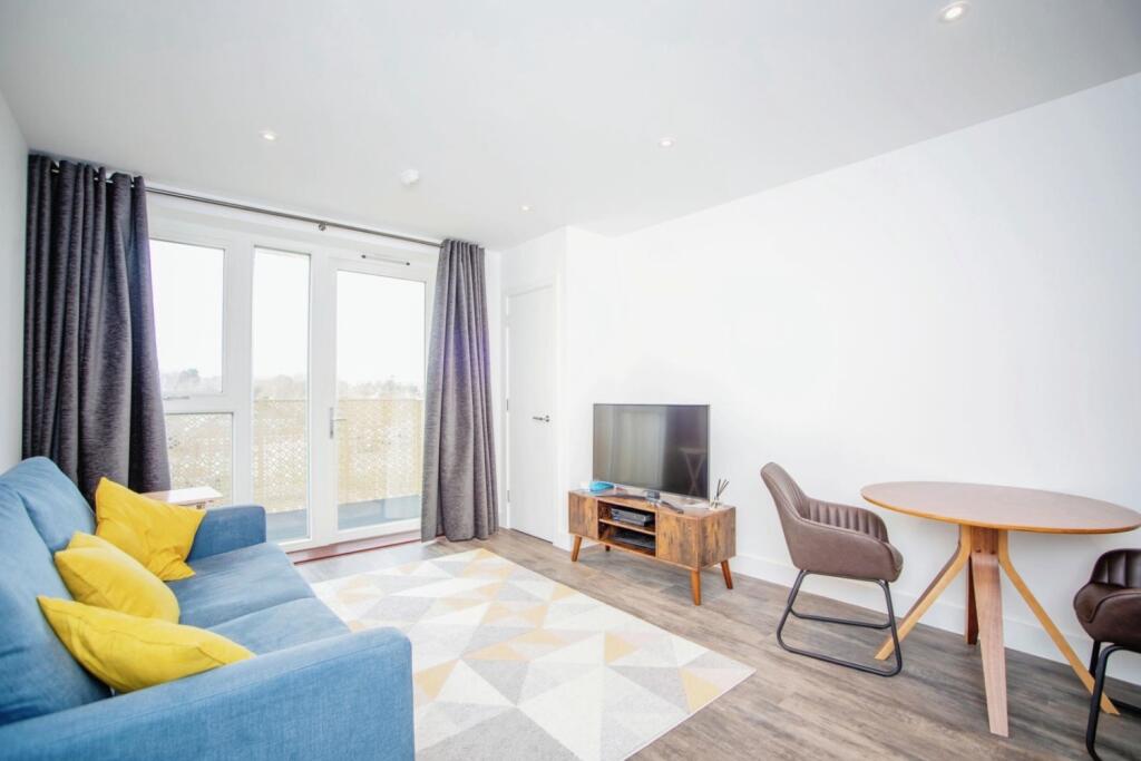 Apartment in Rochester, Kent - More